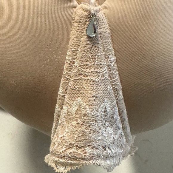 Torrid 40DDD Nude Underwire Strapless Bra Lace Detail - Picture 5 of 11